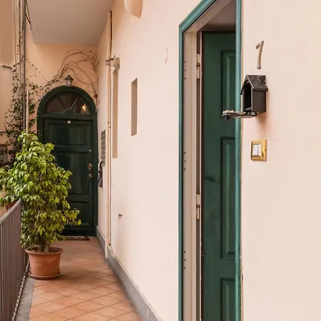 Colosseo Apartment- Heart Of Rione Monti Διαμέρισμα *